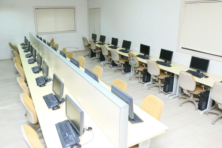 Atmiya Institute of Science and Technology for Diploma Studies, Atmiya University Rajkot Computer Lab photo 8